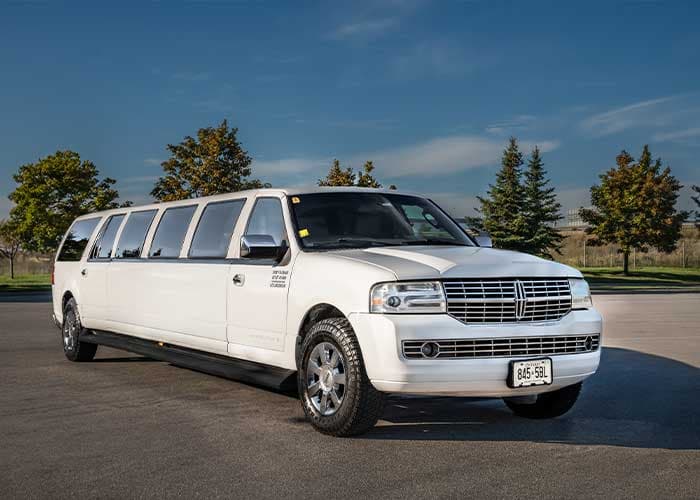 14 Passenger Lincoln Navigator Limo limousine fleet option in Halton Hills
