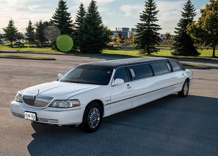Lincoln Stretched Towncar limousine fleet option in Halton Hills