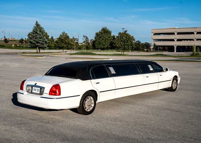 Lincoln Stretched Towncar gallery image 4 for limousine service in Halton Hills